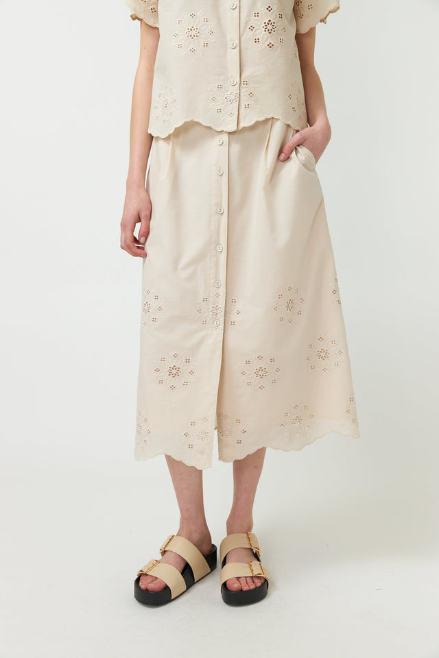 Broderie skirt