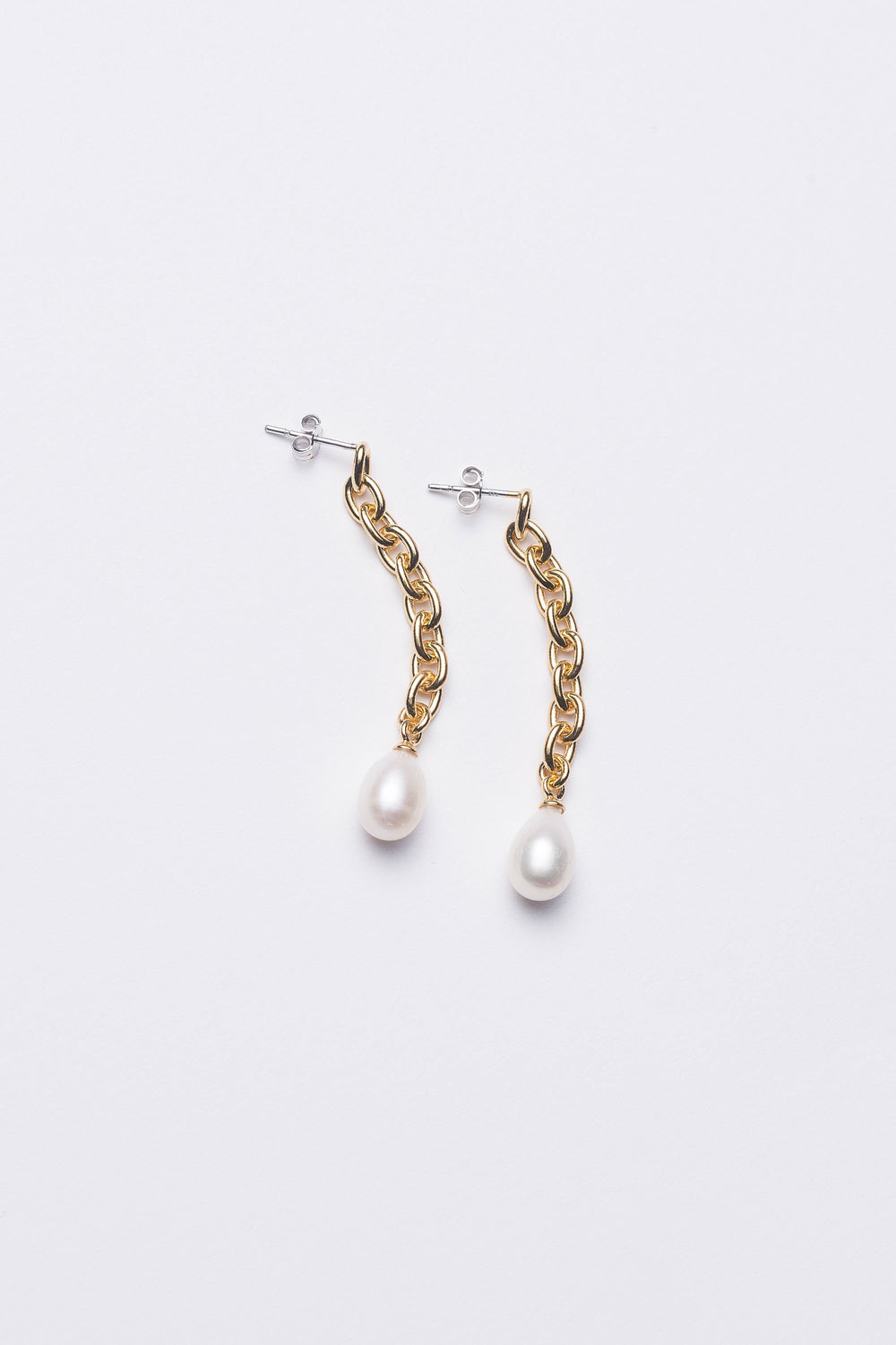 Pearl chain earring